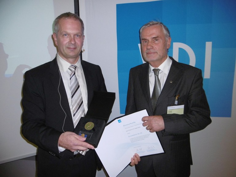 Ehrenmedaille des VDI für Prof. Dr. Jürgen Hahn Ehrenmedaille des VDI für Prof. Dr. Jürgen Hahn