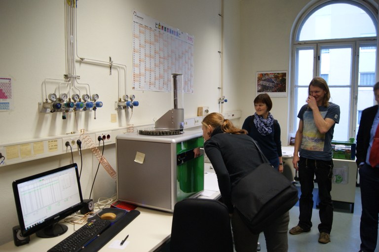 Elementaranalytik im Gemeinschaftslabor Analytik durch erweiterte Ausstattung jetzt noch besser Elementaranalytik im Gemeinschaftslabor Analytik durch erweiterte Ausstattung jetzt noch besser